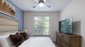 1 bedroom, desk, iron/ironing board, WiFi - Landing | Chic 1BD, Yoga Studio, Gym (Arlington)