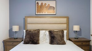 2 bedrooms, desk, iron/ironing board, WiFi