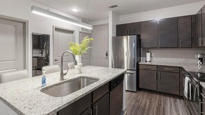 Kühlschrank, Esstisch