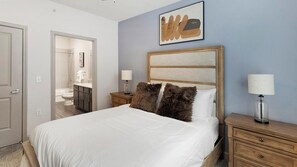 2 室のベッドルーム、デスク、アイロン / アイロン台、WiFi