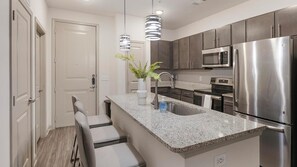 Kühlschrank, Esstisch