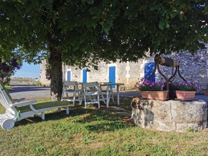 Outdoor dining - Gîte les Bougrines - Marais Poitevin, South Vendée (Doix lès Fontaines)