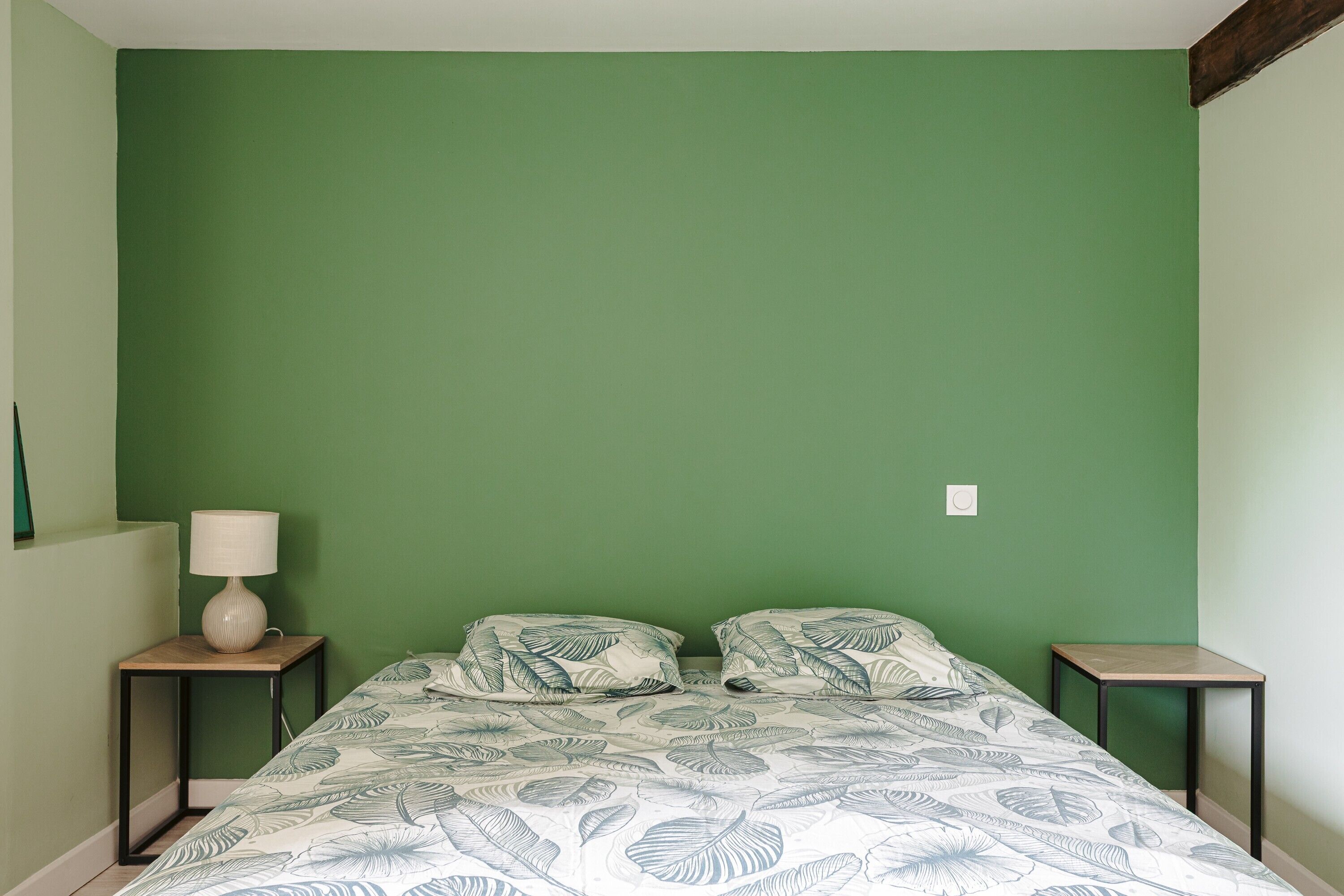 3 habitaciones, tabla de planchar con plancha, wifi y ropa de cama 