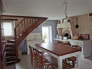 Dining - Gîte les Bougrines - Marais Poitevin, South Vendée (Doix lès Fontaines)