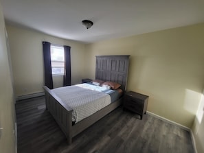 3 habitaciones, tabla de planchar con plancha, wifi y ropa de cama