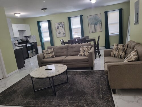 Delightful 3-bedroom apartment with AC/heat in Mount Vernon