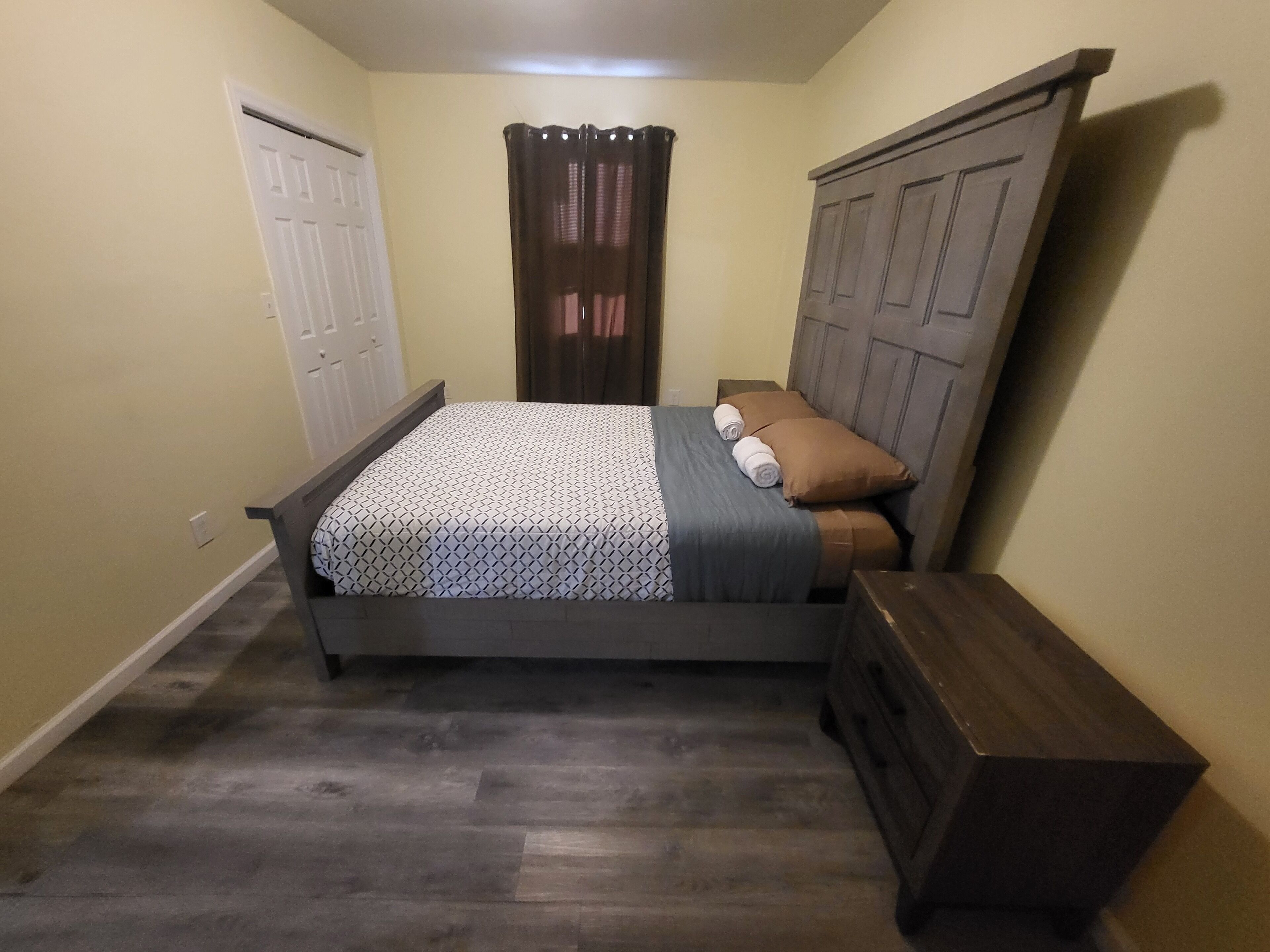 3 slaapkamers, een strijkplank/strijkijzer, wifi, beddengoed