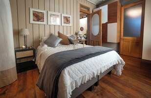 Design Apartment, 2 Bedrooms, Bay View | Iron/ironing board, free WiFi