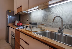 Design Apartment, 2 Bedrooms, Bay View | Private kitchen