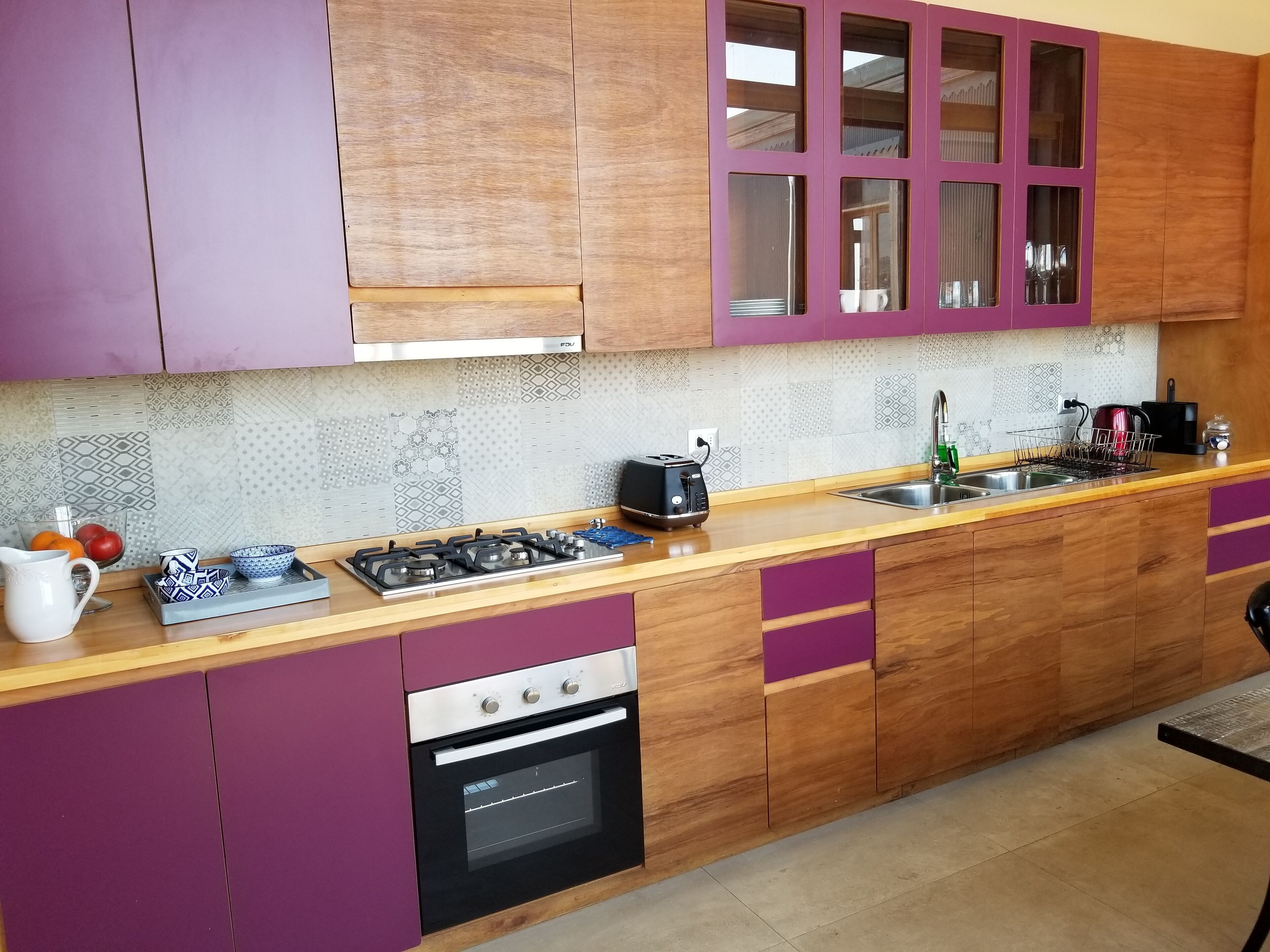 Departamento de diseñador, 1 habitación, vista a la bahía | Cocina privada | Tetera eléctrica 