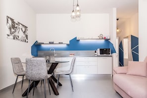 Fridge, microwave, stovetop, dishwasher - Etna Suite Design Apartments (Catania)