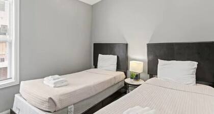 Mins to Hospital, Mavericks, AT&T District, Much more.