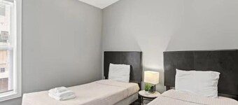 Mins to Hospital, Mavericks, AT&T District, Much more.