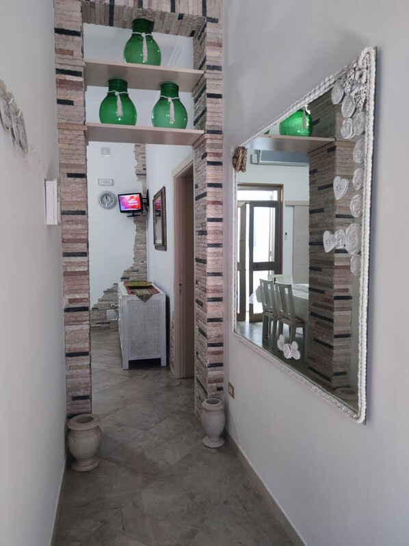 Interior - Apartment 'Dimora Benedetta' with Sea View, Wi-Fi and Air Conditioning (Casalabate)