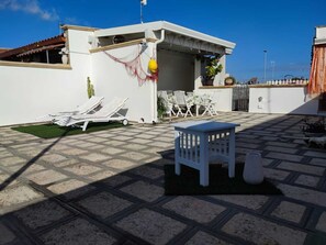 Terrace/patio - Apartment 'Dimora Benedetta' with Sea View, Wi-Fi and Air Conditioning (Casalabate)