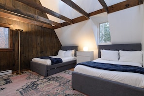 Skrivebord, strykejern/-brett, wi-fi og sengetøy