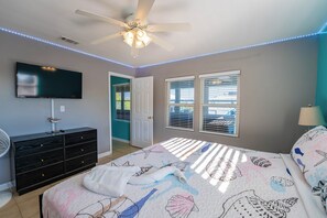 7 bedrooms, desk, iron/ironing board, free WiFi - BEACH, EVENTS, PICKLEBALL, PUTTING GREEN, ELEVATOR, SLEEPS17 (Pensacola Beach)