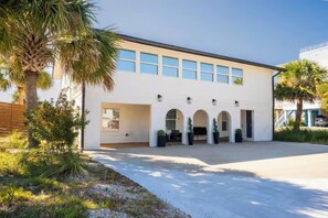 Exterior - BEACH, EVENTS, PICKLEBALL, PUTTING GREEN, ELEVATOR, SLEEPS17 (Pensacola Beach)