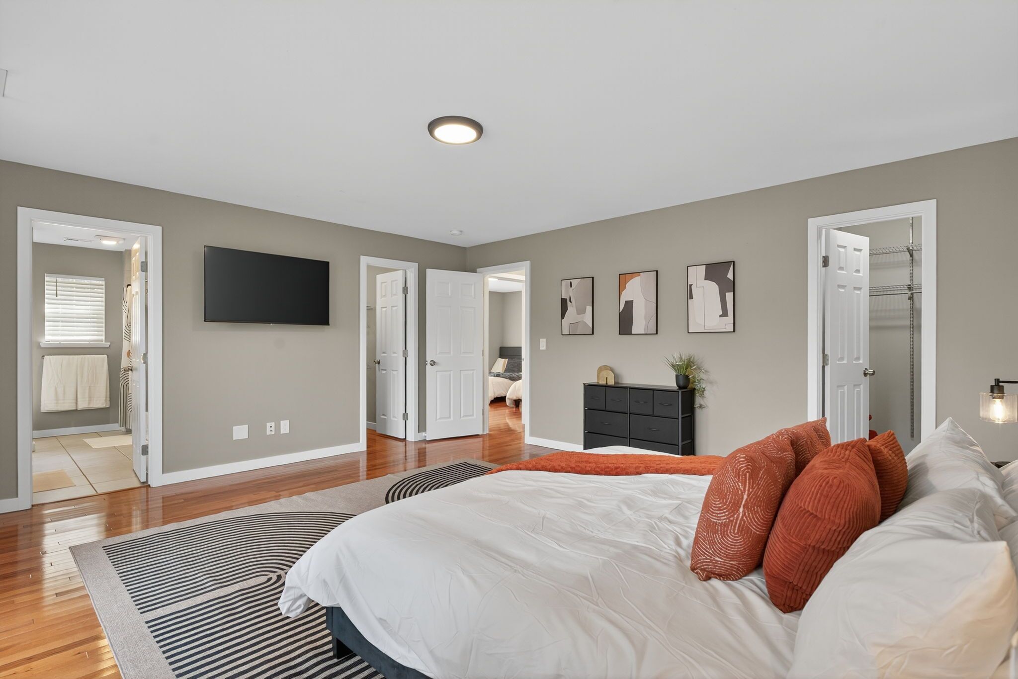 2 chambres, bureau, accès au Wi-Fi (inclus), literie fournie