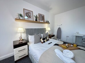 1 bedroom, desk, iron/ironing board, free WiFi - Historic Birmingham's Charming Studio Apartment (Birmingham)