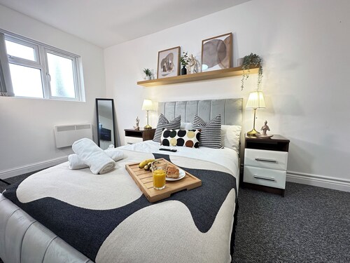 Historic Birmingham's Charming Studio Apartment