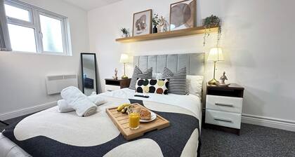 Historic Birmingham's Charming Studio Apartment