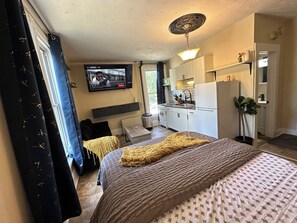 1 quarto, Wi-Fi de cortesia, roupa de cama
