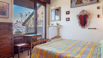 2 makuuhuonetta, silitysrauta/-lauta, Wi-Fi, vuodevaatteet