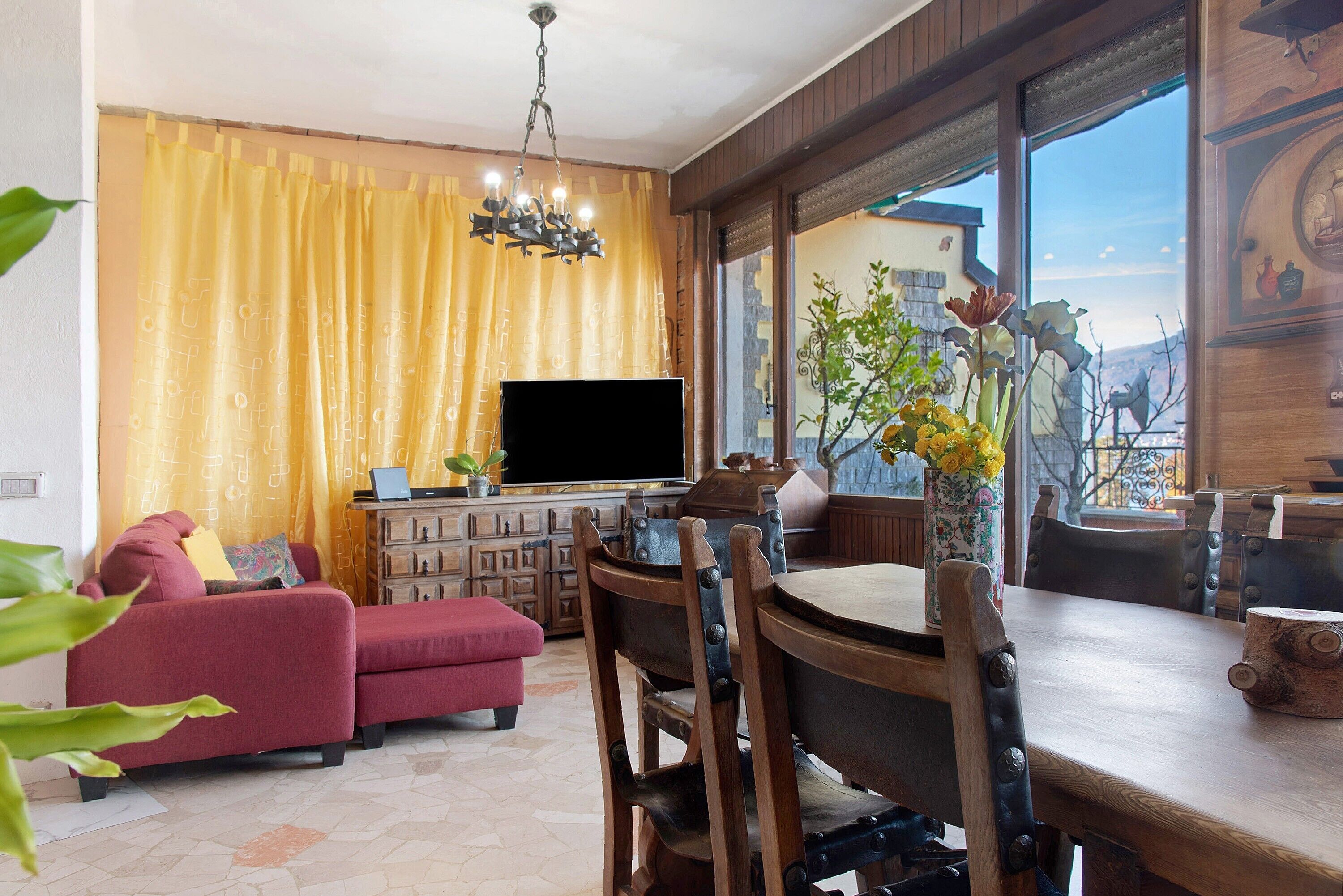 TV, fireplace, stereo