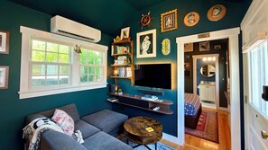 Smart TV, books, stereo