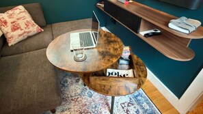Smart-tv, boeken en een stereo