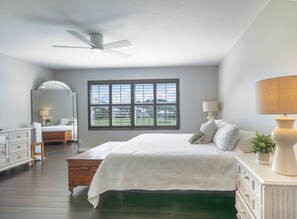 3 عدّة غرف نوم ومكواة/لوح كي وخدمة الإنترنت وملاءات أسرّة