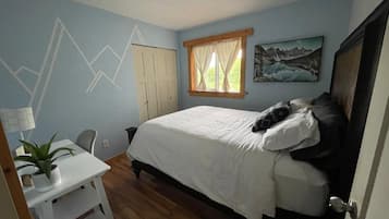 Iron/ironing board, WiFi, bed sheets