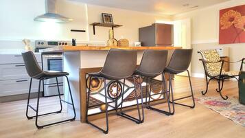 Mikroaaltouuni, uuni, liesi, astianpesukone