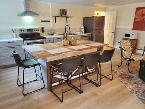 Mikroaaltouuni, uuni, liesi, astianpesukone