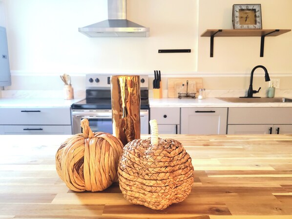 電子レンジ、オーブン、コンロ、食器洗い機