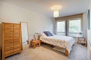 3 quartos, ferros/tábuas de passar roupa, Wi-Fi, roupa de cama