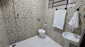Basic Villa | Bathroom