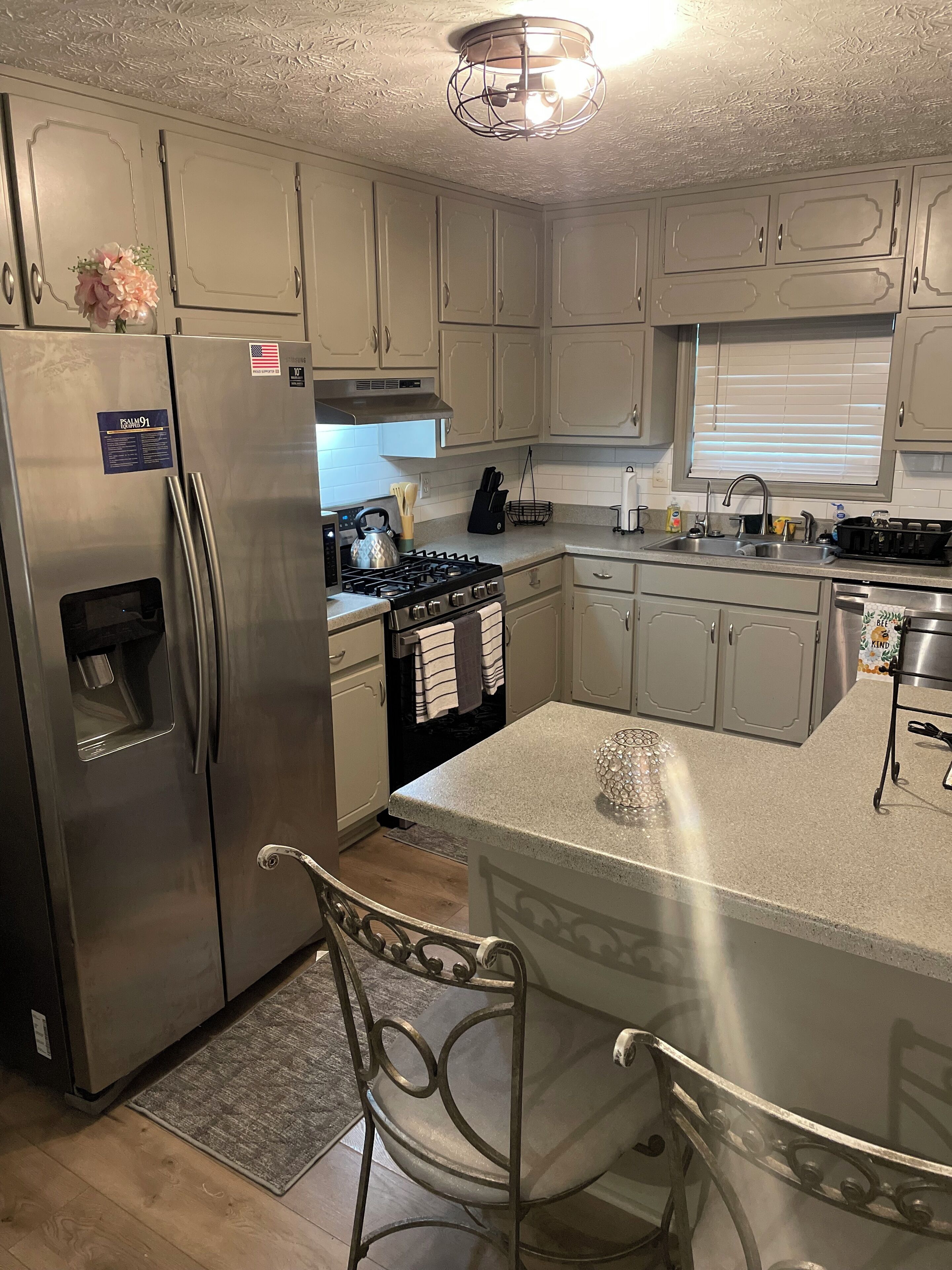 Microondas, horno, parrilla de estufa y lavavajillas 