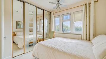 Desk, iron/ironing board, WiFi, bed sheets