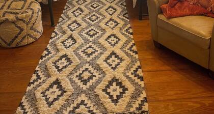 Charming Chalk Mountain Retreat near Glen Rose, Hico, Stephenville, Granbury