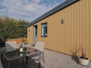 Outdoor dining - The Roost (Axminster)