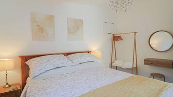 1 bedroom, individually decorated, individually furnished, free WiFi