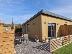 Outdoor dining - The Roost (Axminster)