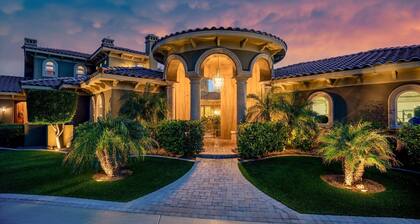 Luxury Villa with 360 Views, Huge Pool and Spa, Putt Putt Course