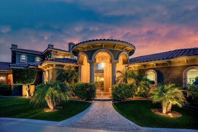 Luxury Villa with 360 Views, Huge Pool and Spa, Putt Putt Course