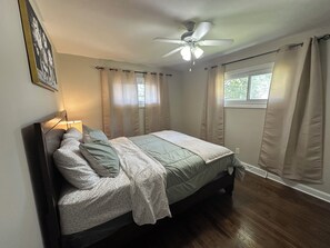 مكواة/لوح كي وواي فاي وملاءات أسرّة