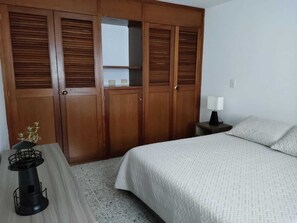 3 chambres, fer et planche à repasser, accès Internet, draps fournis