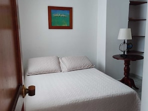 3 bedrooms, iron/ironing board, internet, bed sheets - Spacious, comfortable and central apartment (Rionegro)