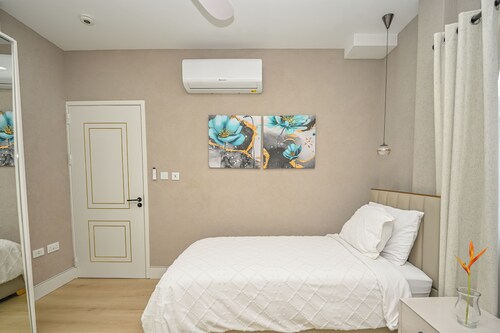 2BR Pine Apple Suite, Villa-MSV, Harbor & Sea Views – Family/Group Ready